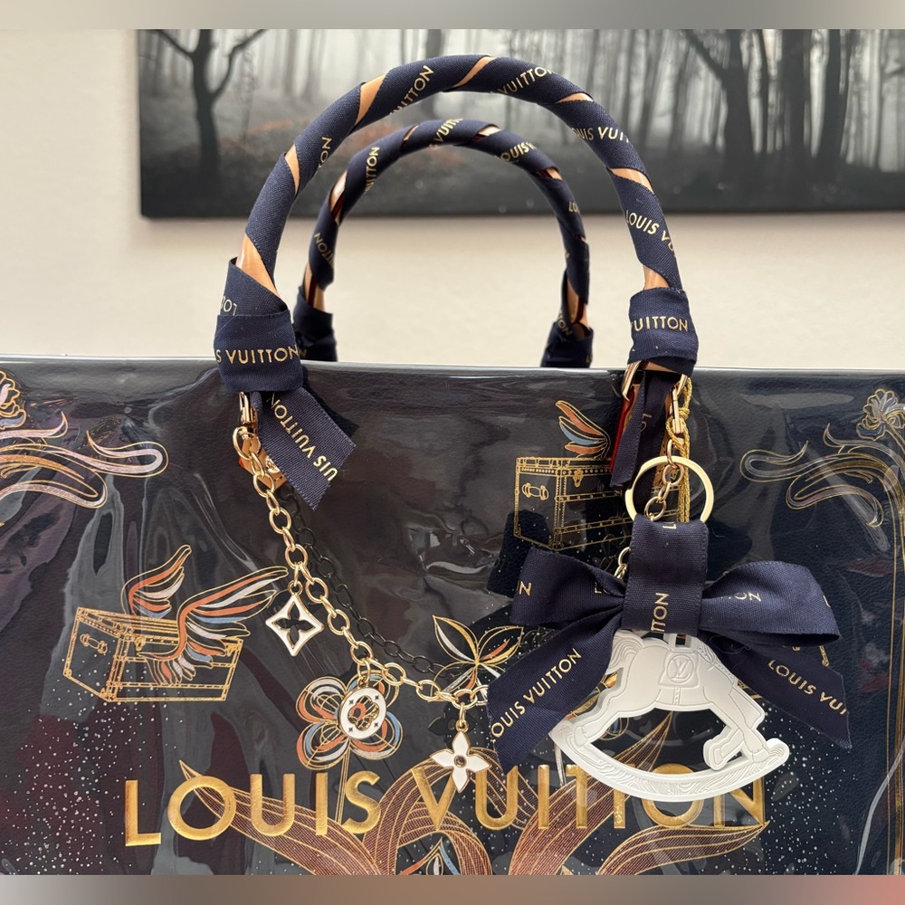 🌲LouisVuitton Holiday gift bag tote XL🌲 - Picture 2 of 6